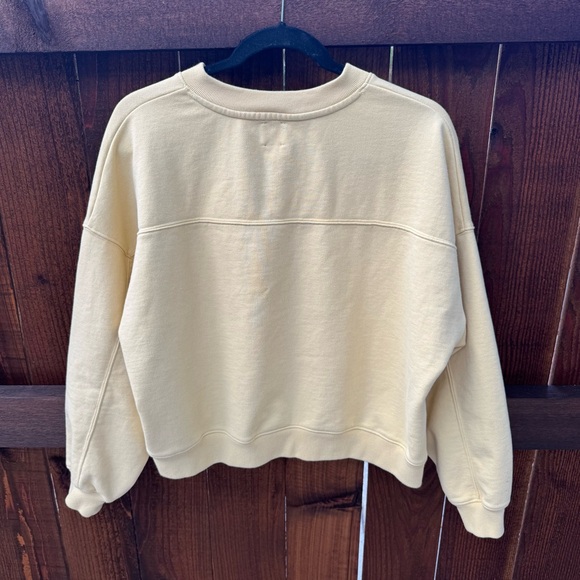 Butter yellow vneck sweatshirt GAP size medium - Picture 3 of 5